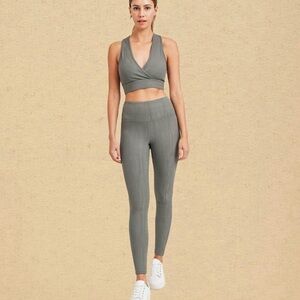 NWT Rivals & Resilience women's yoga legging/bra set - women's size Small - NWT